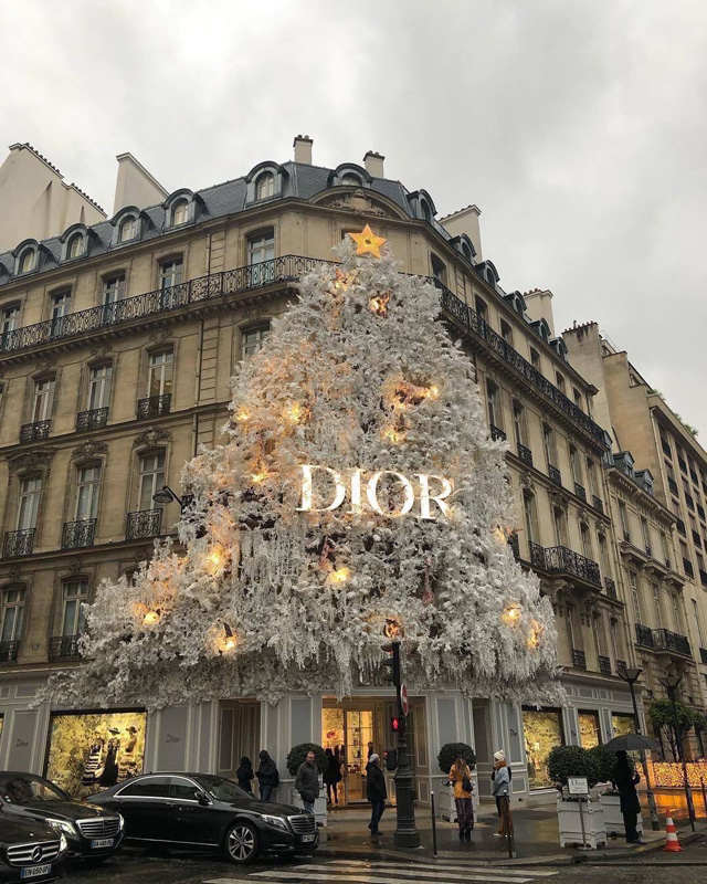Christian Dior Flagship Store With Big Christmas Tree Decorating Front Of Store On Avenue Montaigne