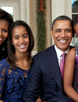 Barack And Michelle Obama With Daughters Malia And Sasha